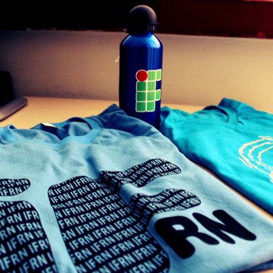 #32722 Grêmio Estudantil vende uniformes para servidores e alunos