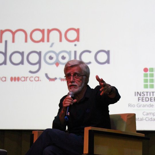 #32999 Palestra do Prof. José Pacheco abre semana pedagógica do campus