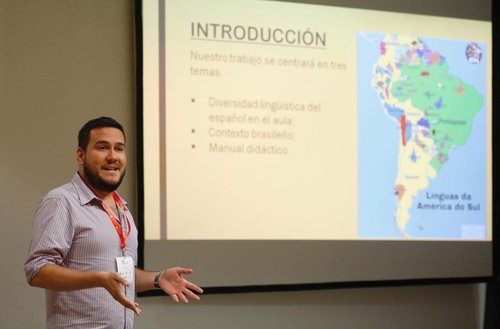 O professor Bruno Rafael Costa tem experiência na área de Lingüística, com ênfase em Linguística Aplicada.