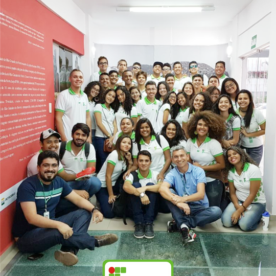 #33941 Alunos do Curso Integrado de informatica participam de aula de campo no Museu de Minérios 