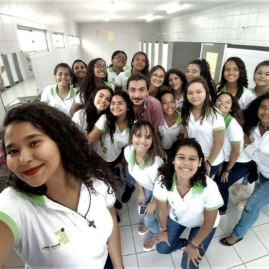 #34297 Alunas do 1º ano do curso integrado em Recursos Pesqueiros desenvolvem projeto de melhora do espaço do banheiro feminino