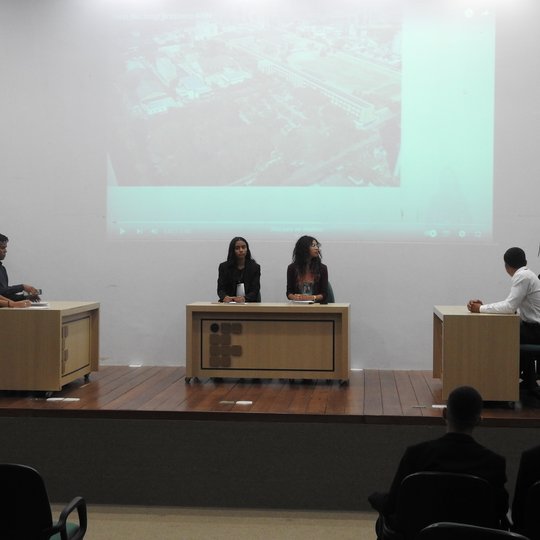#35898 Estudantes de Informática realizam atividades técnicas apoiadas na Constituição