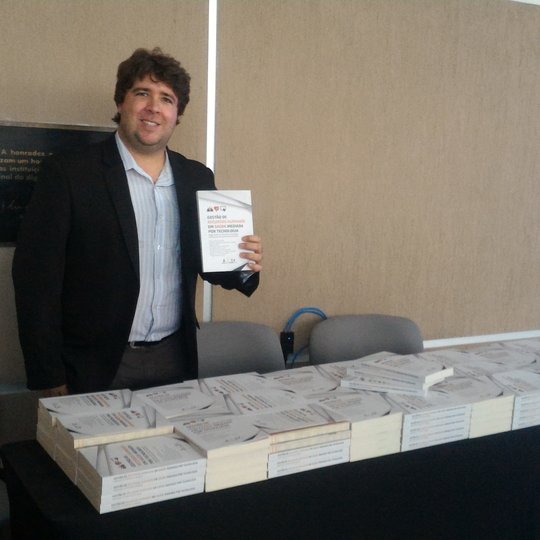 #36089 Professor do Campus Canguaretama lança livro em Conferência Internacional