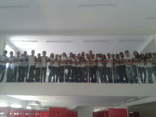 Estudantes em visita as instalações do campus Canguaretma