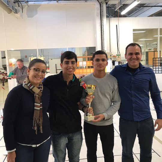 #37340 IFRN Campus Santa Cruz é ouro no desafio de robótica na França