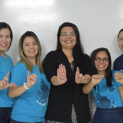 #37381 Ex-alunas do curso de extensão em Libras são aprovadas em concurso para intérprete