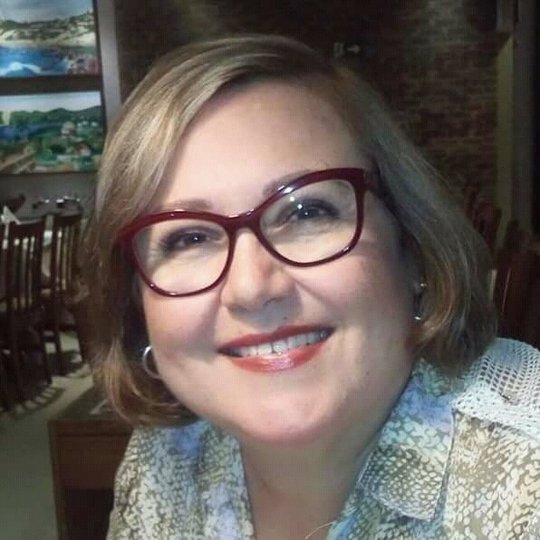 #37790 Professora lança livro eletrônico de leitura e escrita em língua inglesa