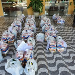 #39651 Campus Nova Cruz faz doação de alimentos e materiais de higiene
