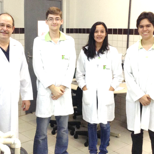 #41396 Professor apresenta na Escócia artigo elaborado por alunos do Campus