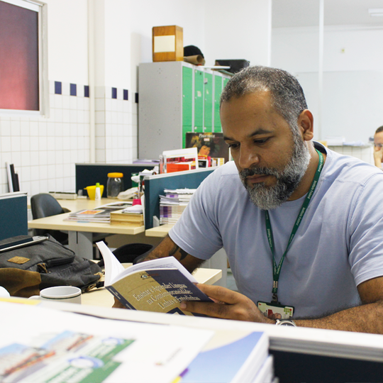 #41494 Professor do Campus participa de autoria de obra lançada no exterior