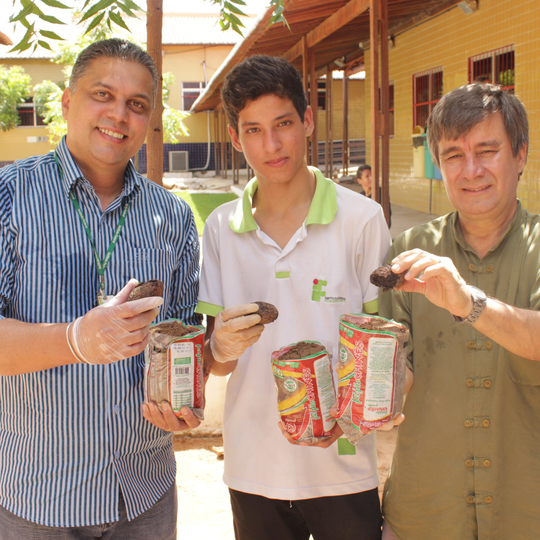 #41656 Alunos e servidores participam de plantio de mudas no viveiro do Campus
