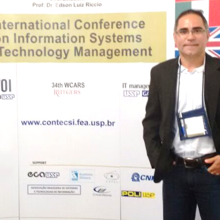 #41697 Professor apresenta artigo científico em congresso internacional