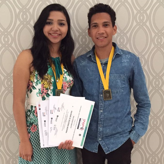 #41887 Estudantes recebem credencial para exposição científica na Romênia