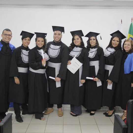 #41932 Concluintes de Licenciatura e Marketing participam de colação de grau