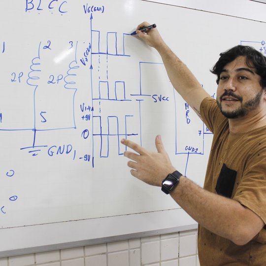 #41976 Direção anuncia edital para capacitação docente com afastamento total