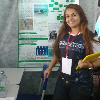 #42874 Jovem expõe projeto de reaproveitamento de garrafas pet no DF