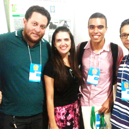 #43207 Estudantes apresentam artigos em encontro nacional