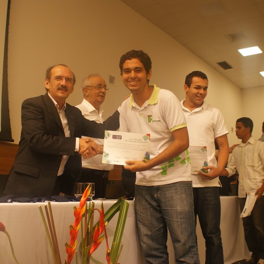 #43308 Estudantes do Câmpus recebem menção honrosa em evento da OBMEP