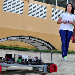 #43452 Estudantes criam veículo adaptado ao solo arenoso para cadeirantes 