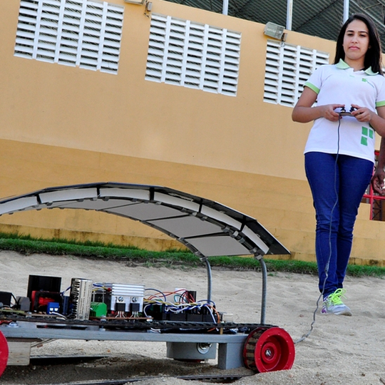 #43452 Estudantes criam veículo adaptado ao solo arenoso para cadeirantes