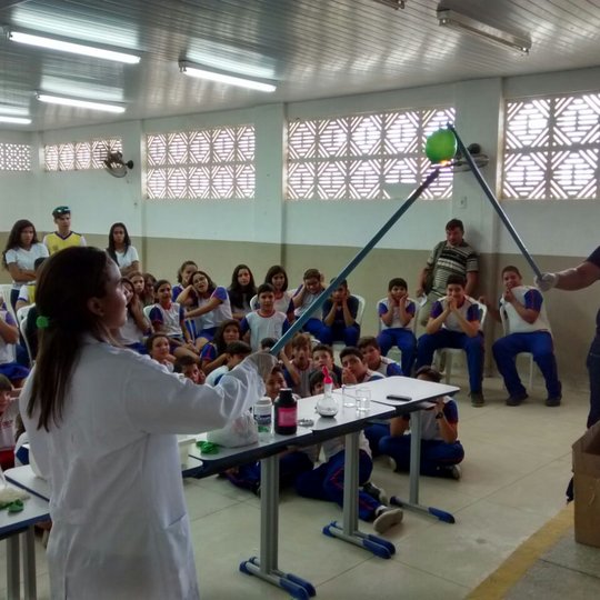 #44332 Alunos do PIBID do curso de Licenciatura em  Química participaram de Feira de Ciências na  Escola Estadual Teônia Amaral.