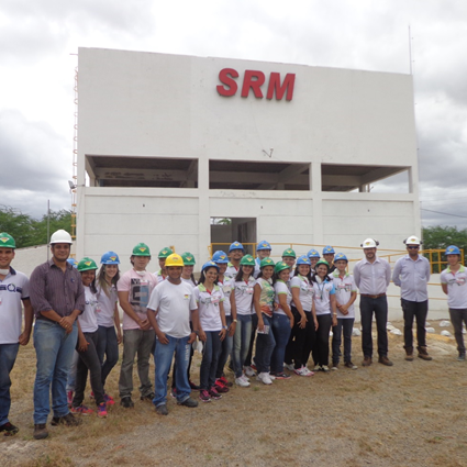 #44713 Alunos de Química visitam fábrica de cimento