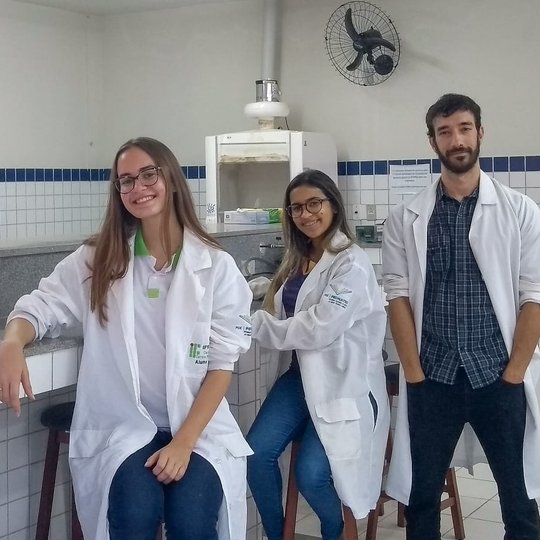#45329 Alunas do Curso Técnico Integrado em Alimentos pesquisam metodologias para detectar “Boa noite, Cinderela”.