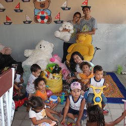#45381 Direção Acadêmica e alunos do Grêmio realizam a distribuição de brinquedos arrecadados na SEMADEC.