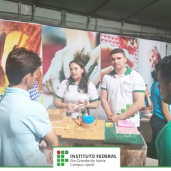 #45785 Alunos do Campus Apodi apresentam Projeto de Biodigestores na 55º Festa do Boi  