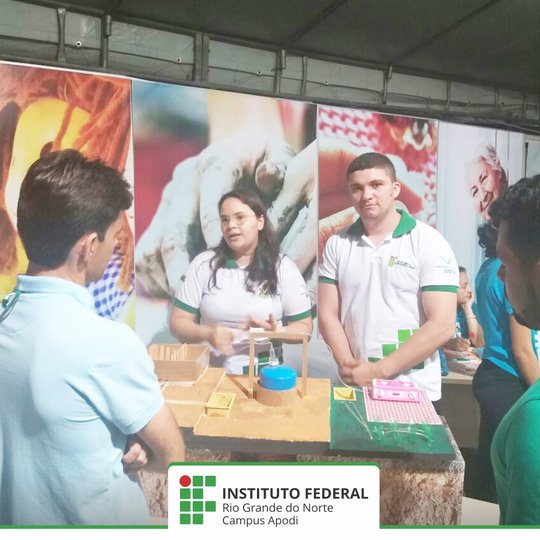 #45785 Alunos do Campus Apodi apresentam Projeto de Biodigestores na 55º Festa do Boi  