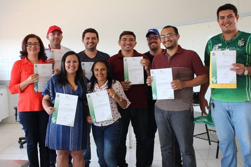participantes receberam seu certificado no último dia de curso