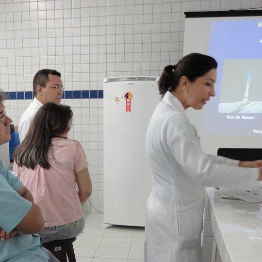 #46035 Tem início o Curso de Aperfeiçoamento em Microbiologia