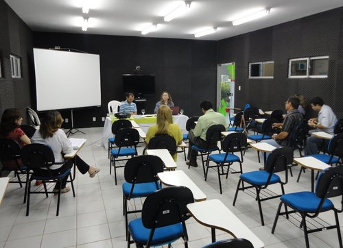 A reunião foi presidida pela professora Ana Maria Cardoso, Diretora Acadêmica.
