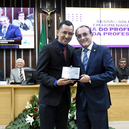 #4673 Professor do Campus Ipanguaçu é homenageado na Assembleia Legislativa do RN em Sessão Solene que comemorou o Dia do Professor