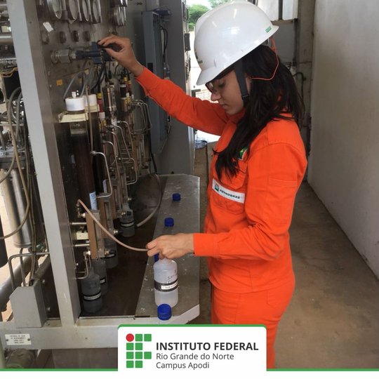 #47013 Aluna do curso técnico em química conquista estágio na PETROBRÁS