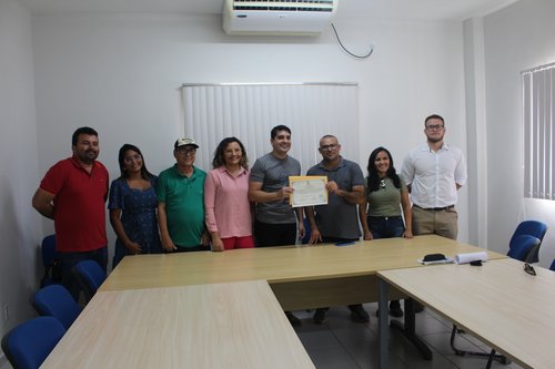 Campus Apodi recebe certificado de Inspeção Sanitária Municipal pelo Prefeito, Alan Silveira, e sua equipe