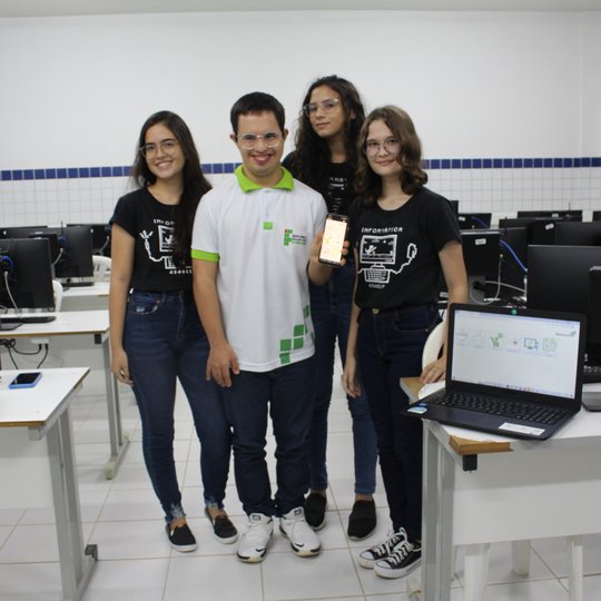 #47216 Alunas do Curso Técnico em informática desenvolvem aplicativo que facilita a comunicação de pessoas com deficiência.