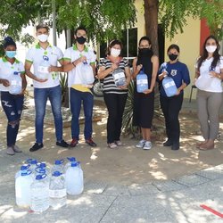 #47927 Equipe do Campus Mossoró doa álcool 70 e álcool em gel para a FUNDASE