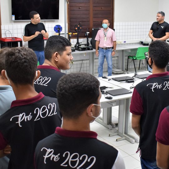 #4799 Abertura do Laboratório IFMaker é marcada por visita escolar
