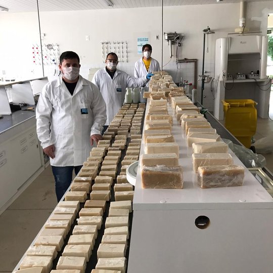 #48162 Equipe de professores e técnicos do Campus Mossoró está produzindo saneantes e álcool em gel