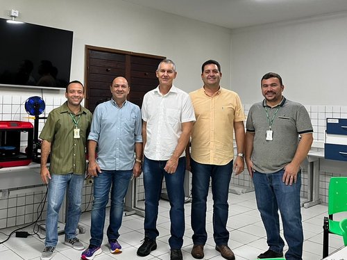 Foto (esquerda para direita): professor Kássio Roberto (COPEIN/IP), Genival Dantas (vice-presidente da Acevale), Vargas Soliz (tesoureiro da Acevale), Vinícius Costa (presidente da Acevale), professor Geraldo Júnior (DG/IP)