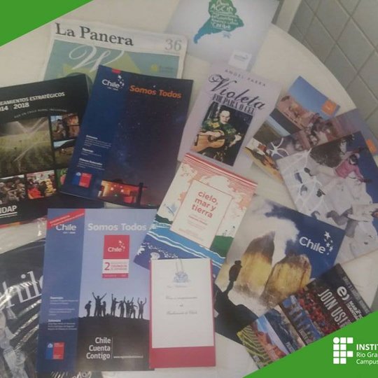 #48517 NUPEL recebe doações de acervo de embaixadas