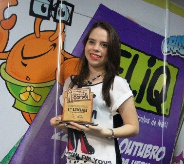 A aluna Fernanda Karoline recebeu o Prêmio Cosern de Cordel.