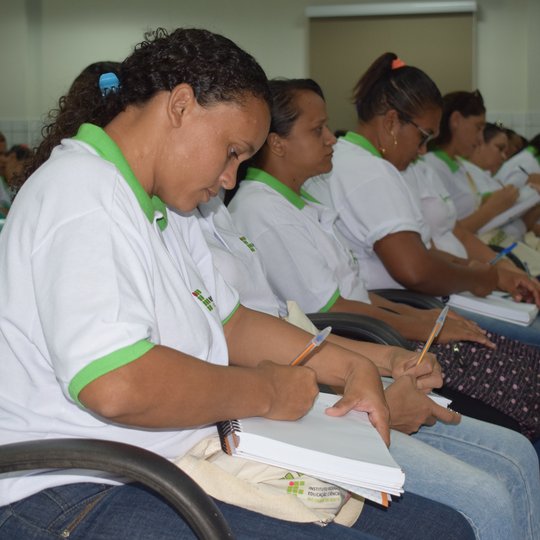 #4935 Programa Mulheres Mil inicia as aulas do curso de Avicultor