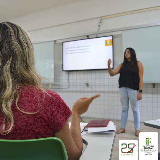 #49411 Servidores(as) participam de curso de Libras