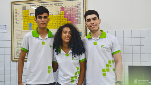 Carlos Eduardo, Maria Helena Marinho e Gildo Neto estão na fase final do Torneio Virtual de Química.