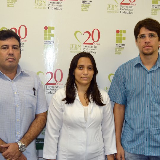 #49840 Docentes concluem orientação do Projeto Uso da Torta de Pinhão Manso proveniente da Produção de Biodiesel na Adsorção de Poluentes Orgânicos