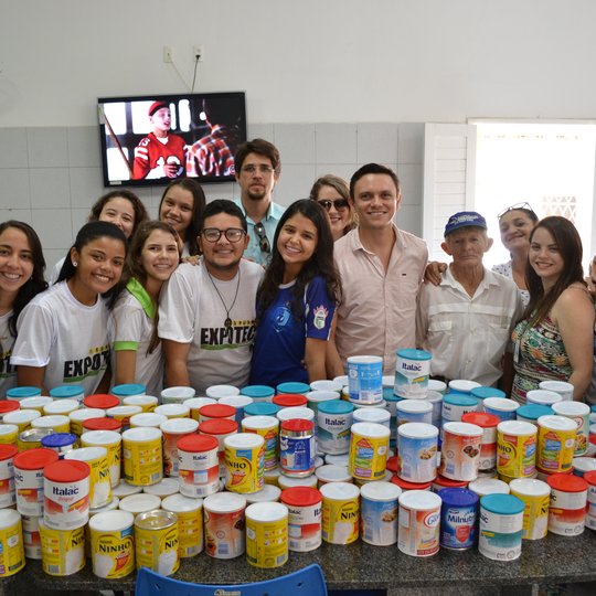 #50327 Leite arrecadado na EXPOTEC é doado a instituição de caridade