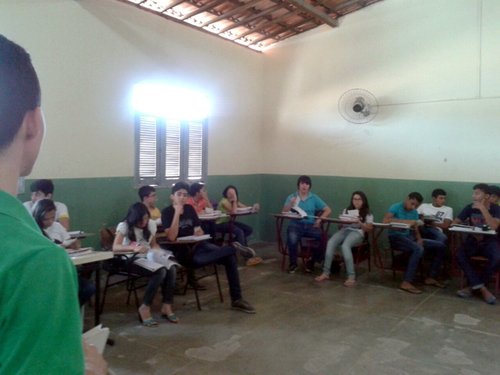 Momento de visita à Escola Estadual Tarcísio Maia, em Pau dos Ferros.