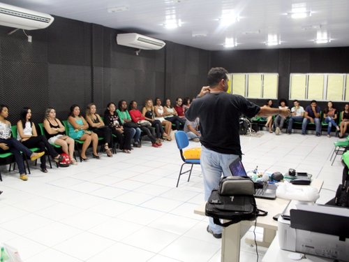Curso atendeu professores e arte-educadores em geral de escolas do Alto Oeste potiguar, sob comando do Professor Junnior Miranda. Foto: Jilcimar Fernandes